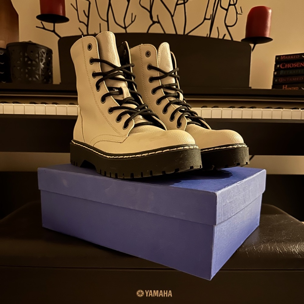 Sincerely Jules cream combat boots size 8 worn once